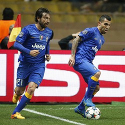 Beda Situasi Tevez dan Pirlo