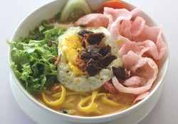 Mandaga Canteen: Lamaknyo Sate Padang Diiringi Teh Talua yang Harum