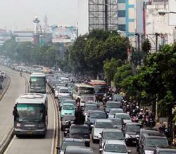 Macet Gila! Pondok Gede-Semanggi Hampir 2 Jam