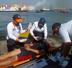 Menhub Kritik Kapal Penolong Saat Simulasi Kebakaran Kapal