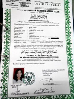 Ini Sertifikat dari Istiqlal untuk Selvi Setelah Berikrar Syahadat