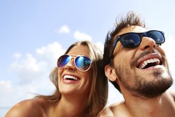 5 Alasan Kacamata Hitam Perlu Dibawa Saat Traveling