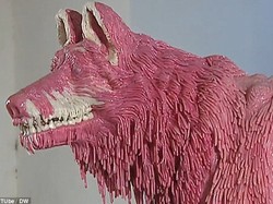 Berani Beli Patung yang Terbuat dari Permen Karet Rp 413 Juta?