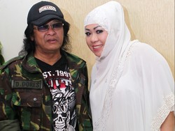 Dedy Dores Nyanyi di Album Religi Cahaya dari Kabah