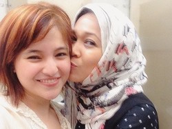 Pernah Berseteru Hebat, Kini Marshanda Pamer Foto Kebersamaan dengan Ibunda