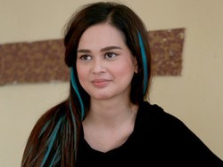 Akibat Sorot Mata Tajam, Cut Meyriska Dicakar Sampai Berdarah