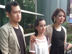 Pacari Cowok 20 Tahun Lebih Muda, Ely Sugigi Malu Sama Anak