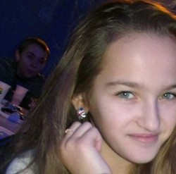 Selfie di Atap Kereta, Dua Gadis Cantik Luka Parah Kesetrum