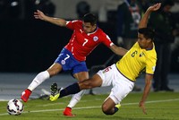 Tampil di Estadio Nacional Julio Martinez Pradanos, Santiago, Jumat (12/6/2015) pagi WIB, Chile mendominasi permainan. Tim besutan Jorge Sampaoli itu unggul penguasaan bola hingga 66%.  Henry Romero/Reuters/detikFoto.