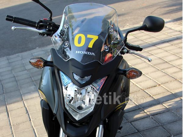 Ini Tampang Moge Crossover Honda