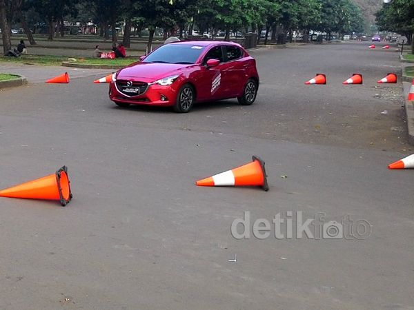 Jajal Line Up Mobil Mazda