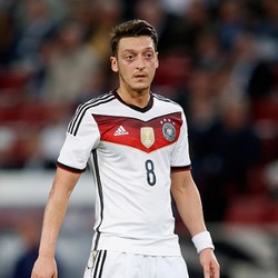 Oezil Yakin Musim Depan Arsenal Bisa Juara Premier League