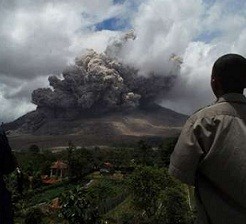 Warga Karo Diminta Gunakan Masker Hindari Debu Vulkanik Sinabung