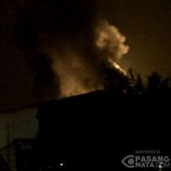 Gudang Tiner di Tangerang Terbakar, Warga Berlarian Selamatkan Barang