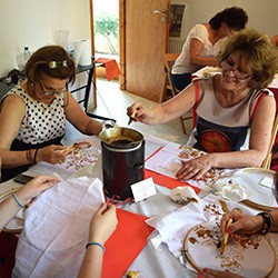 Takjub Keindahannya, Warga Yunani Ramai-ramai Belajar Batik