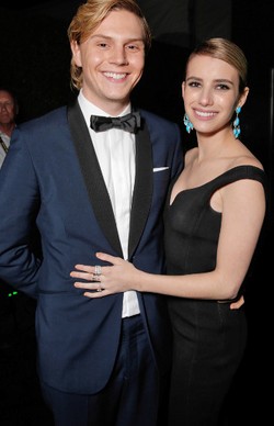 3 Tahun Bersama, Emma Roberts Putus dengan Tunangannya