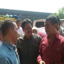 Operasi Pasar di Kramat Jati, Mentan Jadi Pedagang Bawang Dadakan