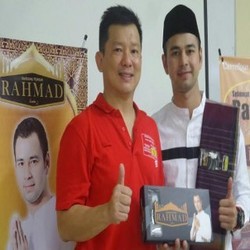 Sarung Tenun Raffi Ahmad Diserbu Pengunjung Carrefour