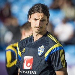 Bahagia di PSG, Ibra Bantah Kembali ke Milan