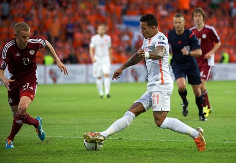Belanda Kalahkan Latvia 2-0