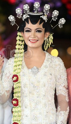 Arti Penggunaan Paes dalam Riasan Pengantin Selvi, Menantu Jokowi