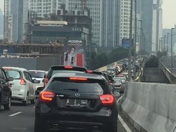 Casablanca Macet Panjang Akibat Mobil Peziarah TPU Karet Makan 2 Jalur