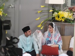 Diiringi Tembang Jawa, Raffi dan Gigi Lakukan Siraman