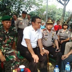 Tongkrongi Operasi Pasar di Kramat Jati, Mentan Dikawal Polisi dan TNI