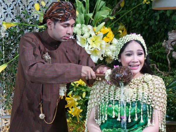 Raffi dan Nagita Gelar Prosesi Tujuh Bulanan