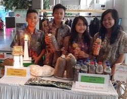 Kreatif, Siswa SMK Surabaya Ini Sulap Limbah Sekolah Jadi Pupuk Cair