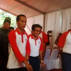 Di Depan Jokowi, Ketua OJK Sebut Pasar Keuangan Syariah Masih Rendah