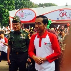 Berkaos Merah Putih, Jokowi Resmikan Pasar Rakyat Syariah
