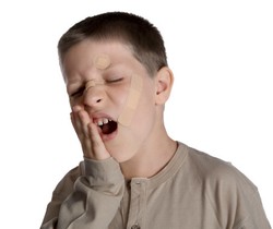 Minim Pengetahuan, Masih Ada Warga yang Cabut Gigi Sendiri Pakai Tang