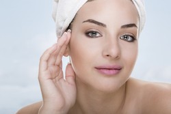 Cegah Lingkaran Hitam pada Mata dan Bibir Kering dengan Minyak Kelapa (2)