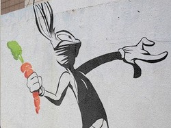 Grafiti Banksy Di-bully Seniman Lain
