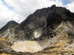 Menggapai Langit di Puncak Gunung Sibayak