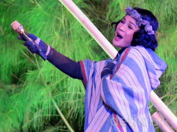 Tampil Energik, Andien Bawa Suasana Ceria di Jazz Gunung 2015