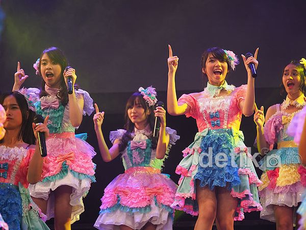 Tampil Warna-warni, JKT48 Ceria Banget!
