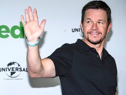 Justin Bieber Kirim Selfie Hanya Ber-underwear, Begini Reaksi Mark Wahlberg