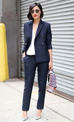 Trik Padu Padan Setelan Blazer Agar Penampilan Tak Membosankan