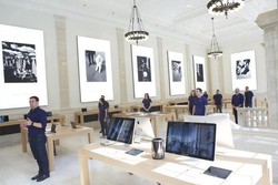 Apple Sulap Gedung Kuno Jadi Toko Megah