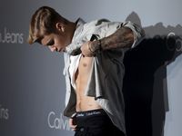 Justin Bieber Pamer Underwear di Hong Kong