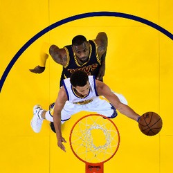 Curry vs James, Warriors Kalahkan Cavs untuk Unggul 3-2