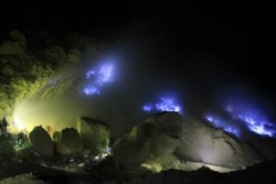 Api Biru Kawah Ijen yang Menakjubkan