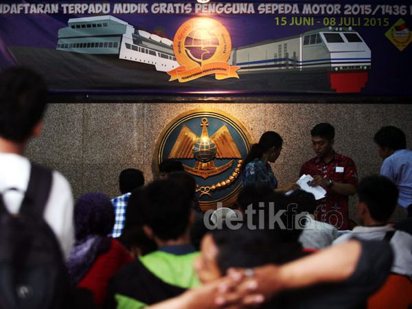 Warga Antre Daftar Mudik Gratis di Kemenhub