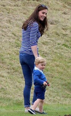 Dipakai Pangeran George, Sepatu Crocs Ini Langsung Habis Terjual