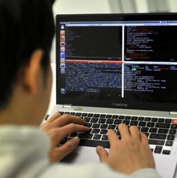 Pejabat Iran Dilarang Pakai Smartphone