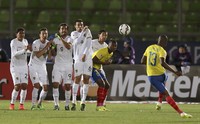 Sementara gol-gol Bolivia dicetak oleh Valencia dan Miller Bolanos. REUTERS/Rodrigo Garrido.