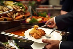 Menteri Malaysia Imbau Pengusaha Makanan Miliki Sertifikat Halal Sebelum Sajikan Menu Buffet Ramadan