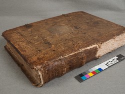 Mengerikan! Buku-buku Abad Ke-17 Diikat Menggunakan Kulit Manusia